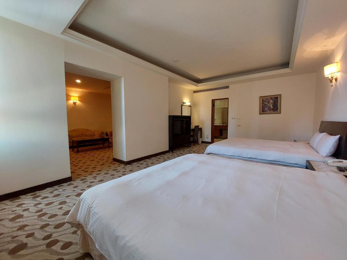 Herkang Hotel Taichung Luaran gambar