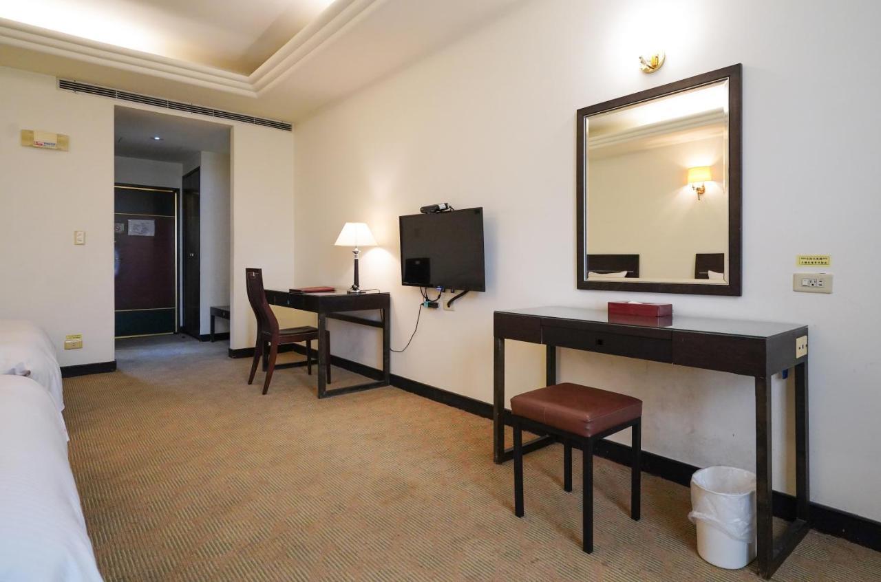 Herkang Hotel Taichung Luaran gambar