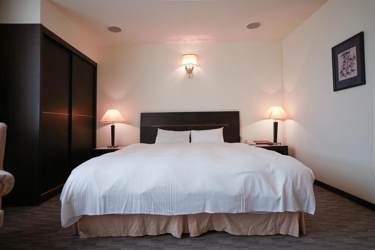 Herkang Hotel Taichung Luaran gambar